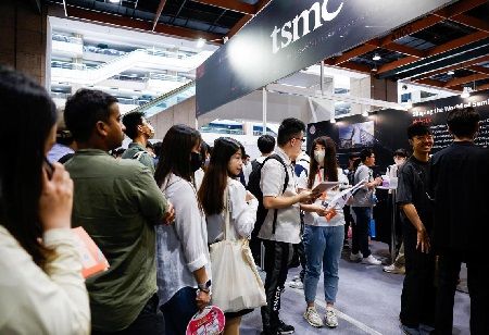 Taiwan Breeds Next-Gen Chip Talent Overseas via Summer Camps & Uni Courses