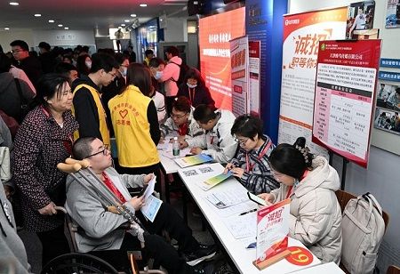 China Releases New Guidelines to Boost Employment for College Graduates
